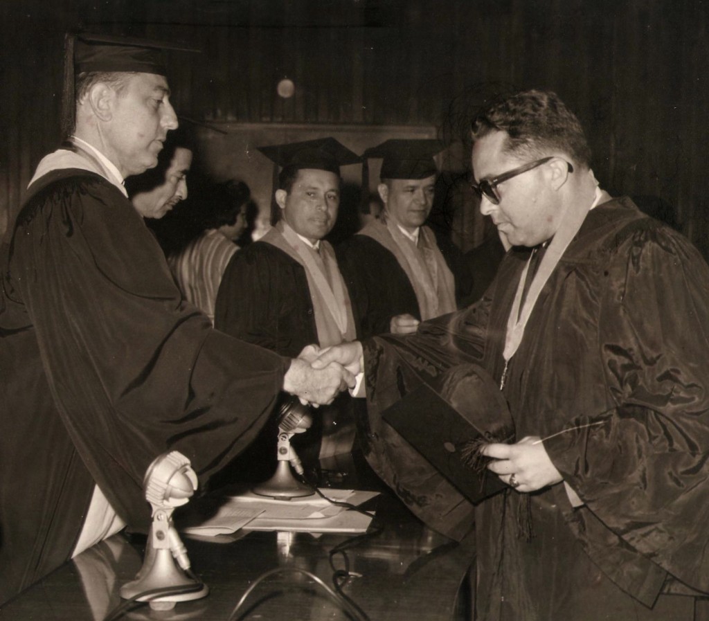 Angel Molina en su graduación de Doctor en Farmacia en 1963